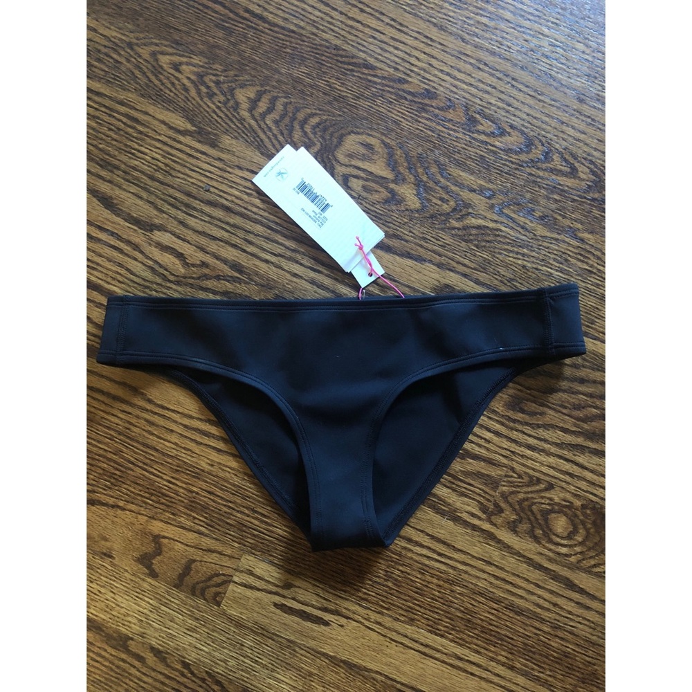 Carve swimsuit bottoms